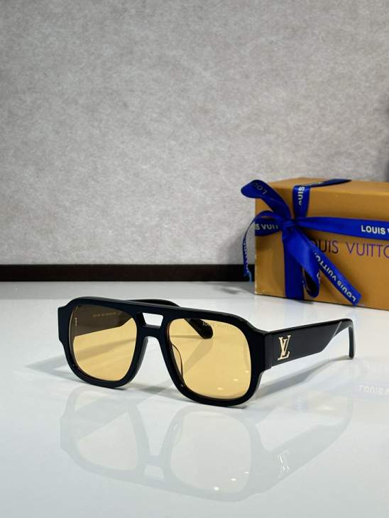 Picture of Louis Vuitton Sunglasses _SKUfw76300936fw